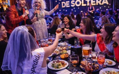 Cena con espectáculo para despedida de soltera en Madrid: qué incluye un pack desde 55€ y cómo elegir bien